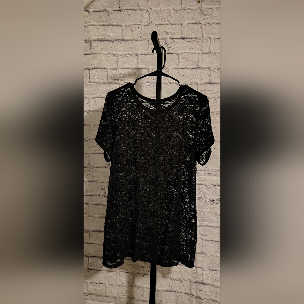 Black Lace Short Sleeve Top